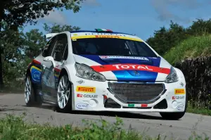Peugeot 208 R2 e 208 R5 Test