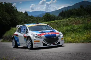 Peugeot 208 R2 e 208 R5 Test