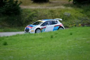 Peugeot 208 R2 e 208 R5 Test