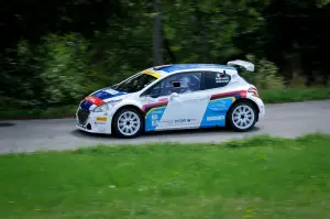 Peugeot 208 R2 e 208 R5 Test