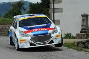 Peugeot 208 R2 e 208 R5 Test