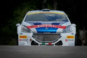 Peugeot 208 R2 e 208 R5 Test