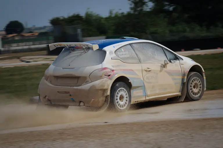 Peugeot 208 R5 e R2: test su sterrato - 6