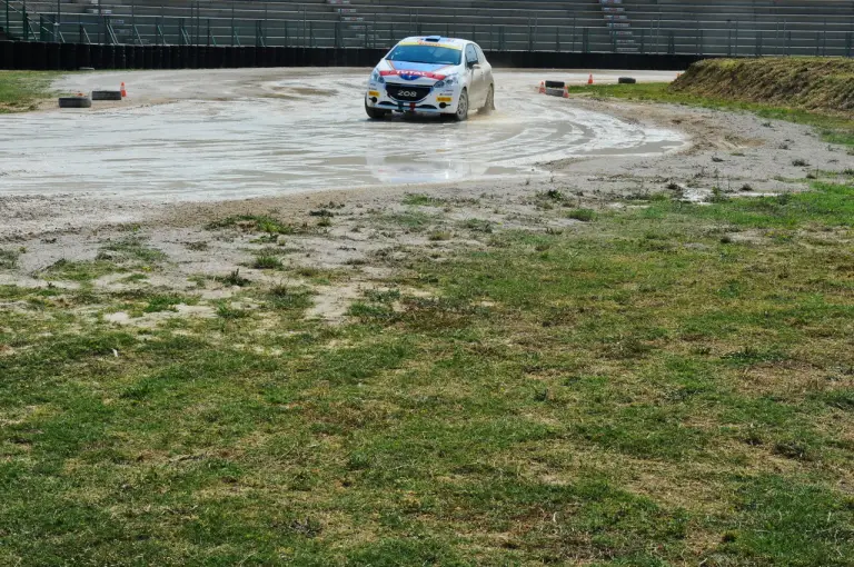 Peugeot 208 R5 e R2: test su sterrato - 48