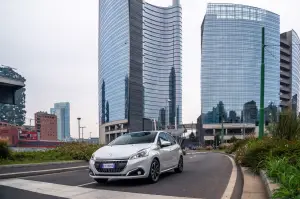 Peugeot 208 Signature - 1