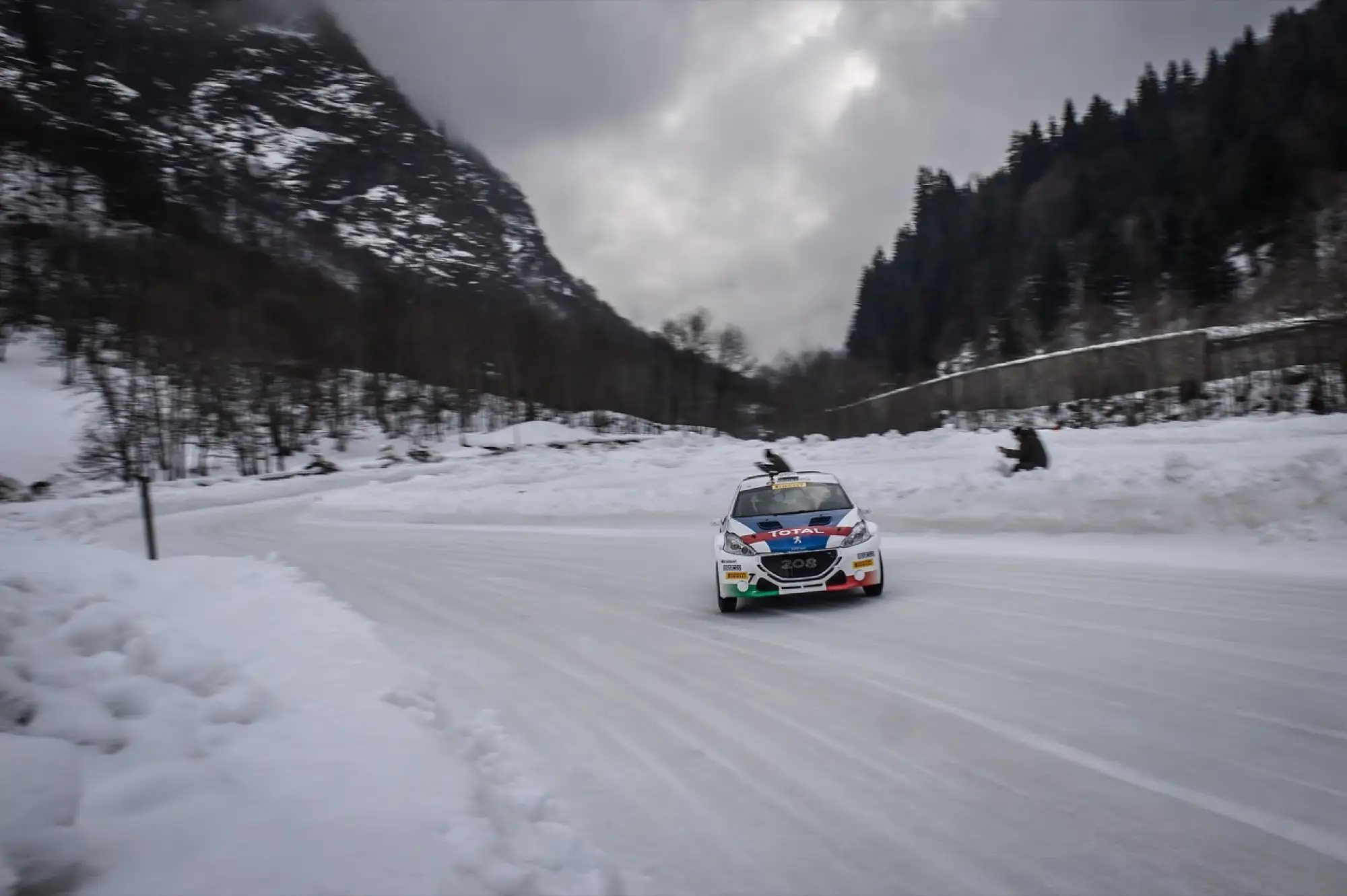 Peugeot 208 T16 e Paolo Andreucci - Ice Rosa Ring - 6