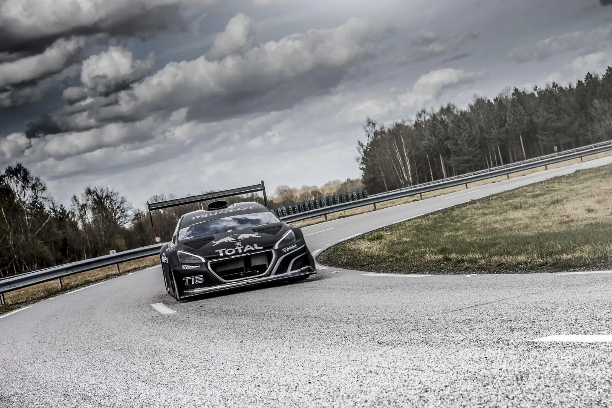 Peugeot 208 T16 Pikes Peak - 9