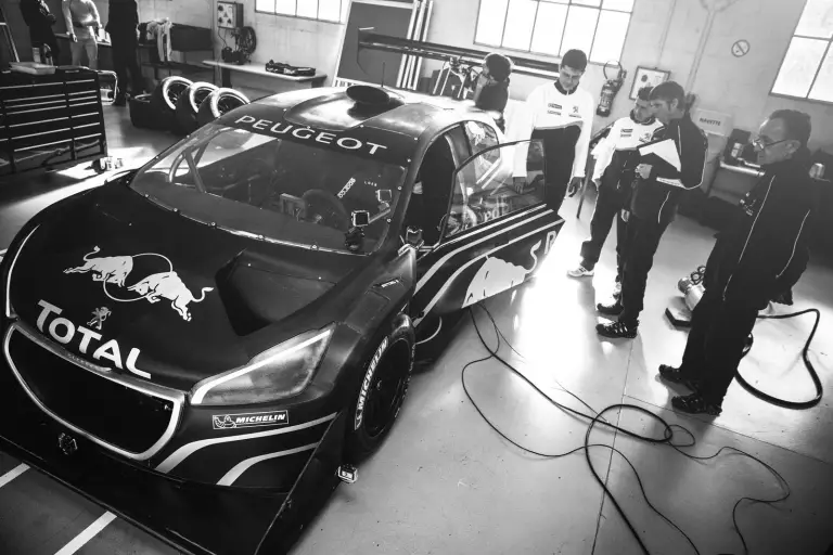 Peugeot 208 T16 Pikes Peak - 32