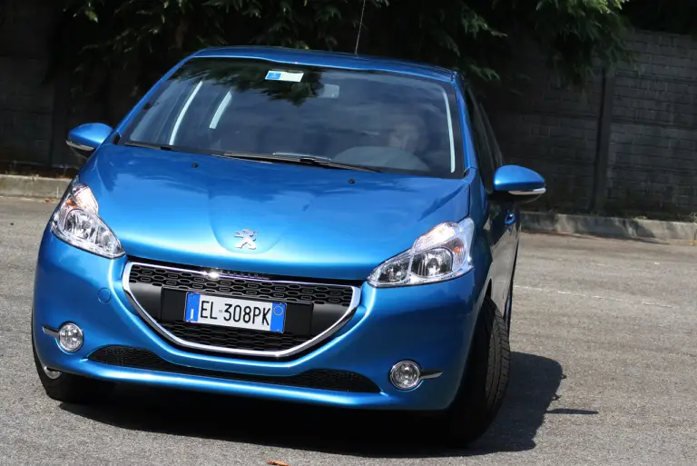 Peugeot 208 Test Drive - 11