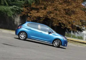 Peugeot 208 Test Drive - 12