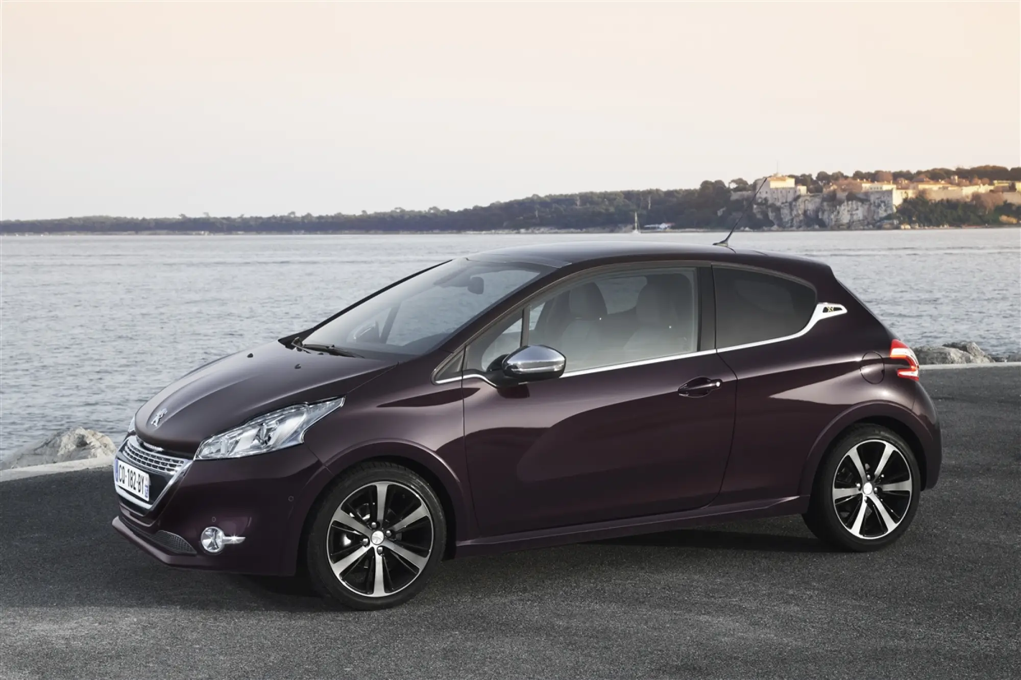 Peugeot 208 XY 2013 - 1