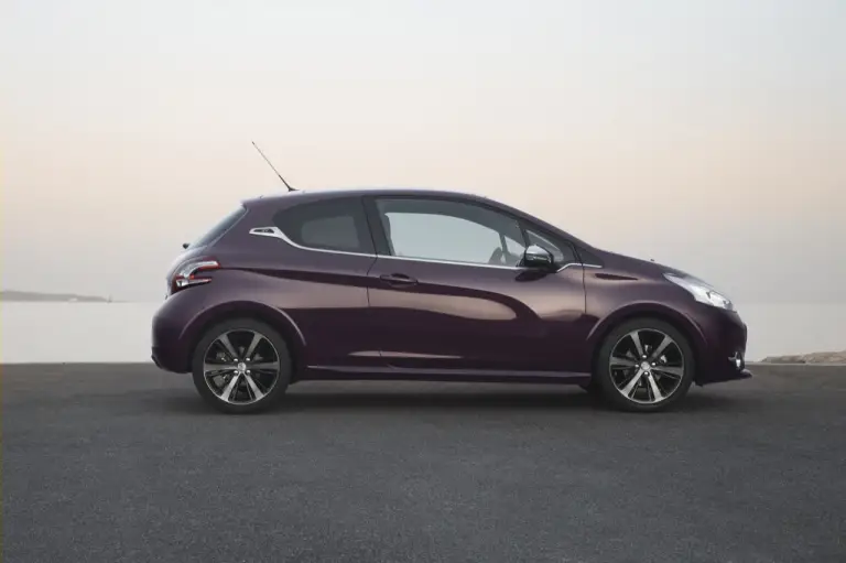 Peugeot 208 XY Purple Night - 2