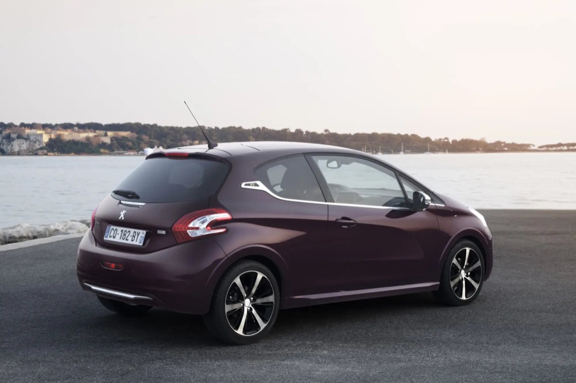 Peugeot 208 XY Purple Night - 3