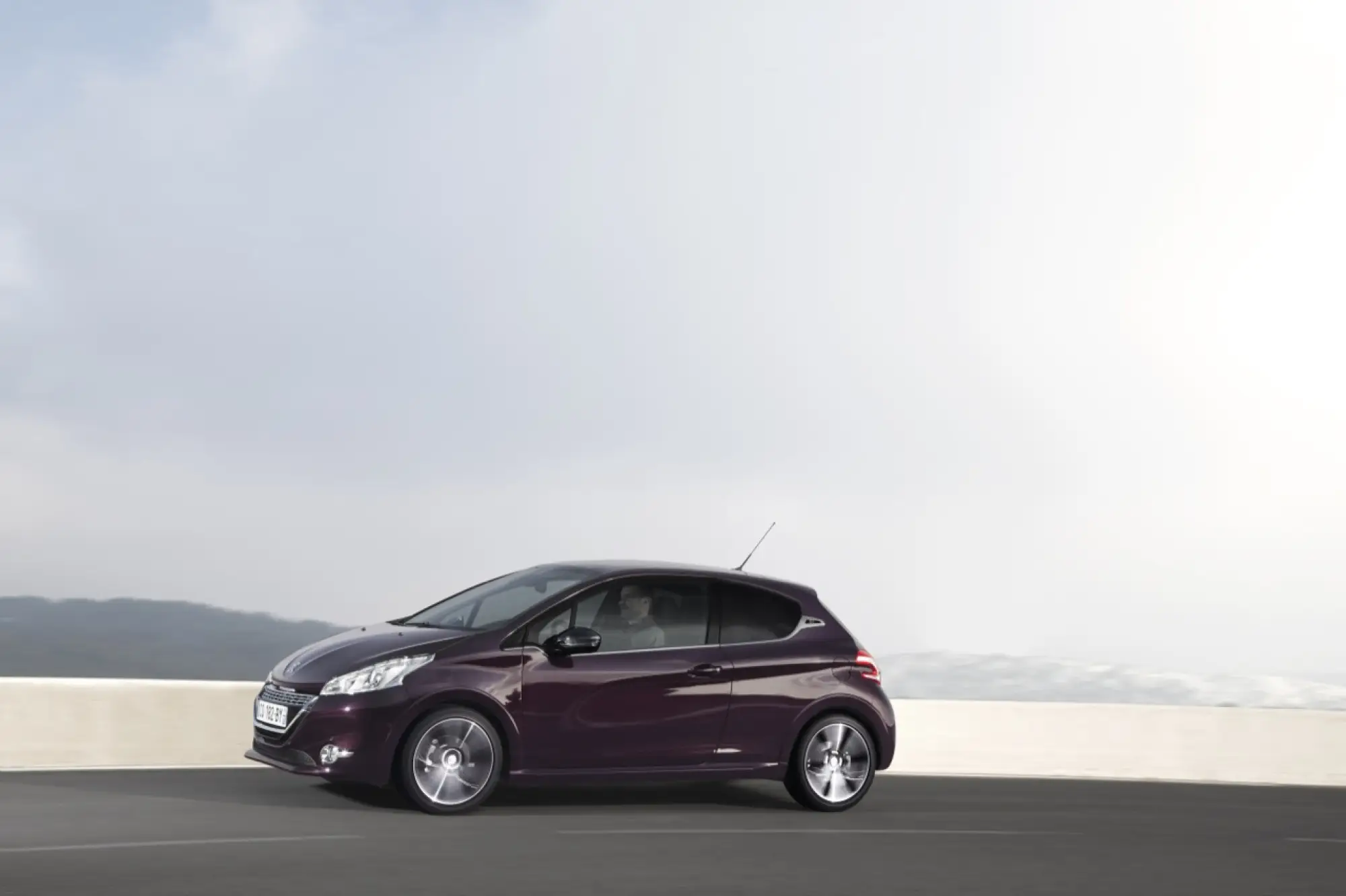 Peugeot 208 XY Purple Night - 4