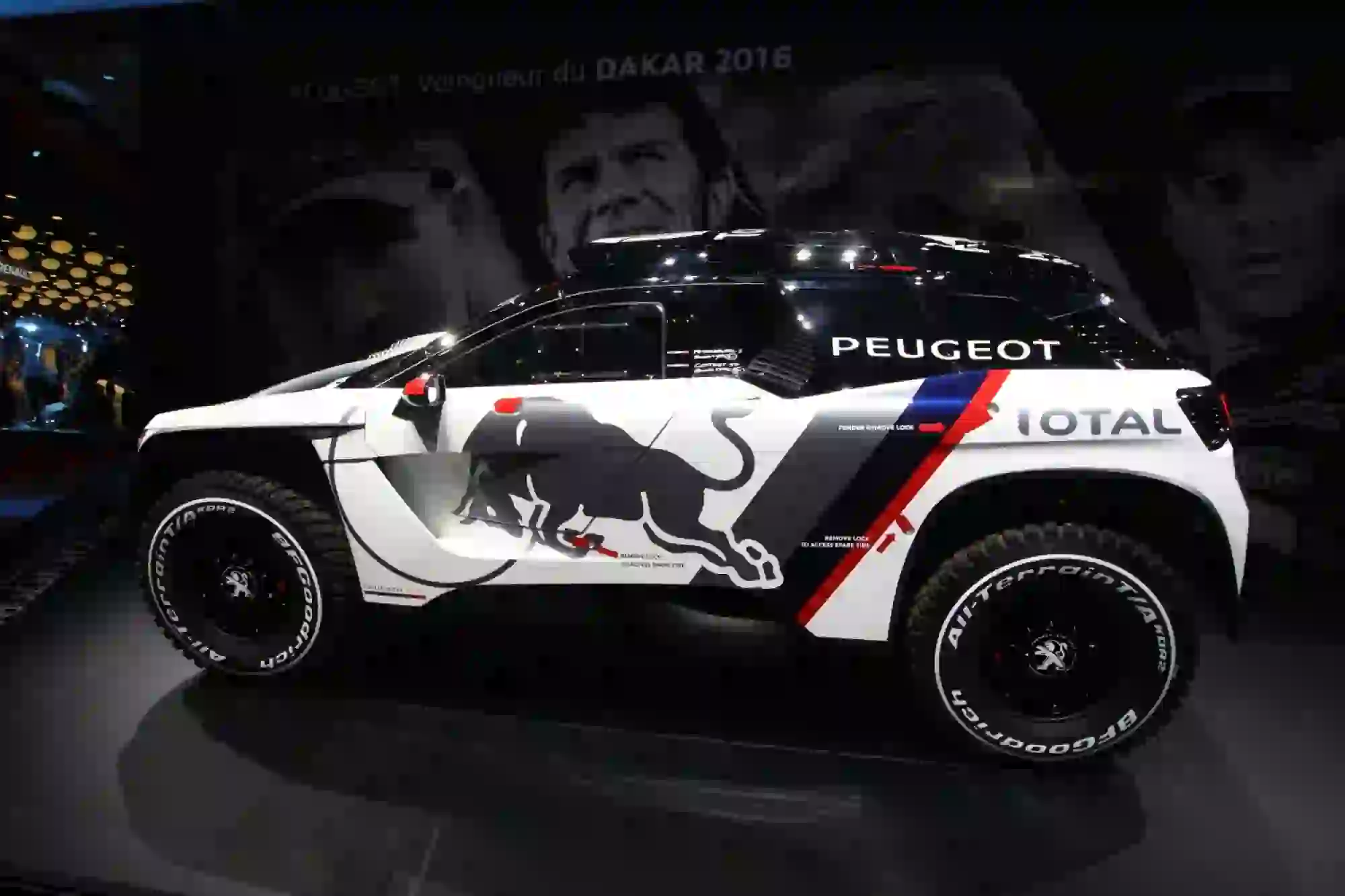 Peugeot 3008 DKR - Salone di Parigi 2016 - 19