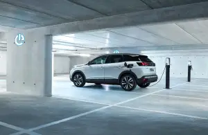 Peugeot 3008 Hybrid 4 - 7