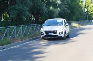 Peugeot 3008 HYbrid4: prova su strada