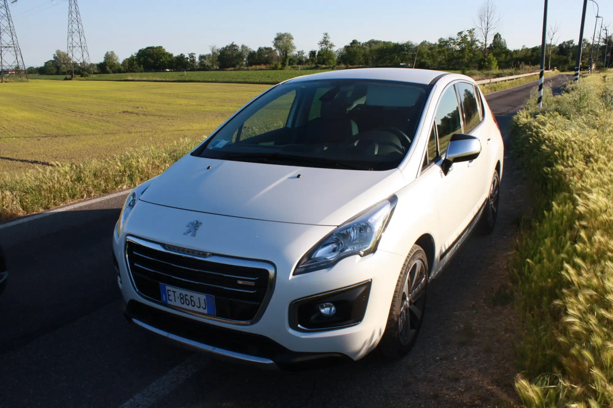 Peugeot 3008 HYbrid4: prova su strada - 12