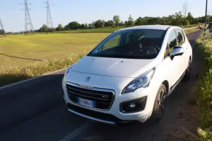 Peugeot 3008 HYbrid4: prova su strada - 13