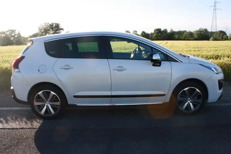 Peugeot 3008 HYbrid4: prova su strada - 14