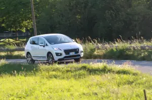 Peugeot 3008 HYbrid4: prova su strada