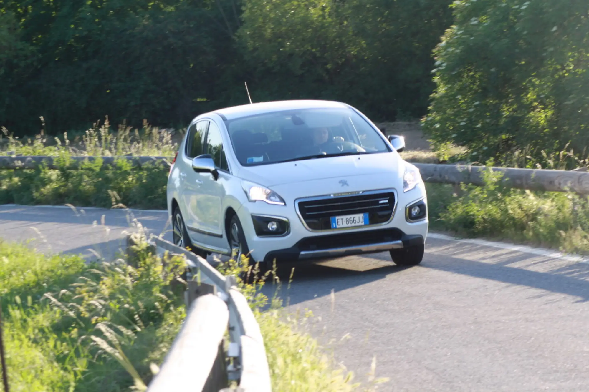 Peugeot 3008 HYbrid4: prova su strada - 26