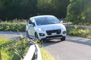 Peugeot 3008 HYbrid4: prova su strada - 26