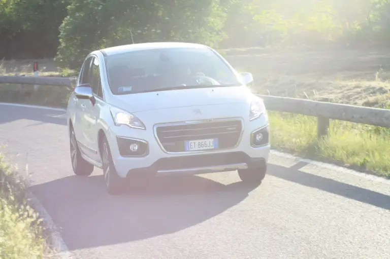 Peugeot 3008 HYbrid4: prova su strada - 27