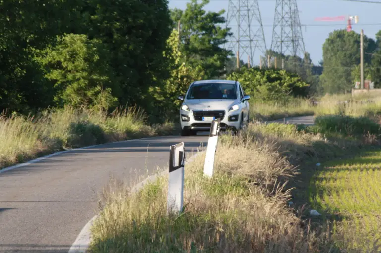 Peugeot 3008 HYbrid4: prova su strada - 29