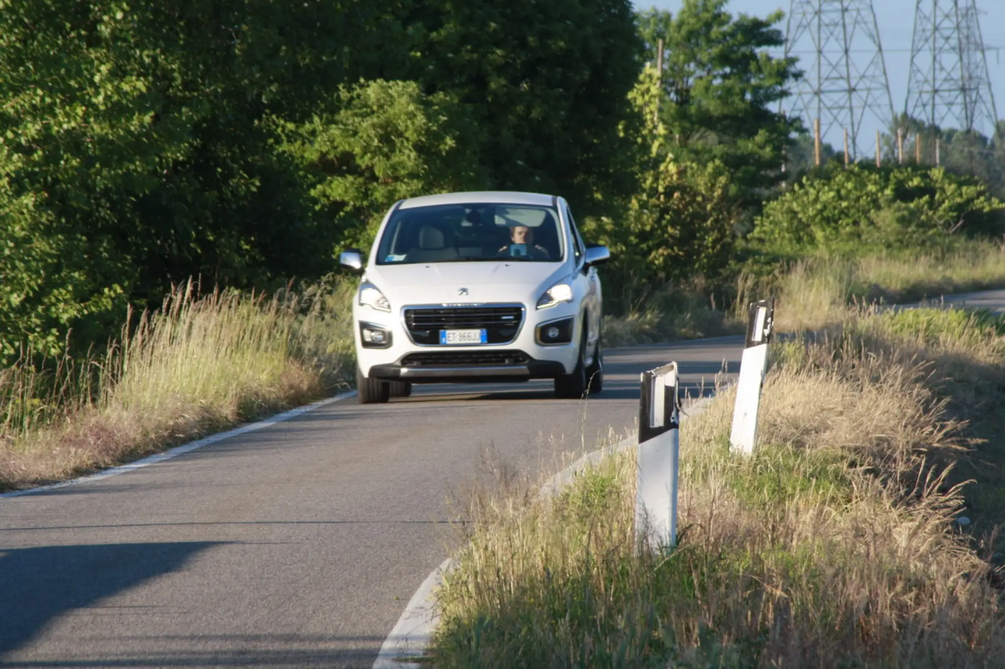 Peugeot 3008 HYbrid4: prova su strada - 30
