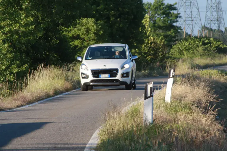 Peugeot 3008 HYbrid4: prova su strada - 30