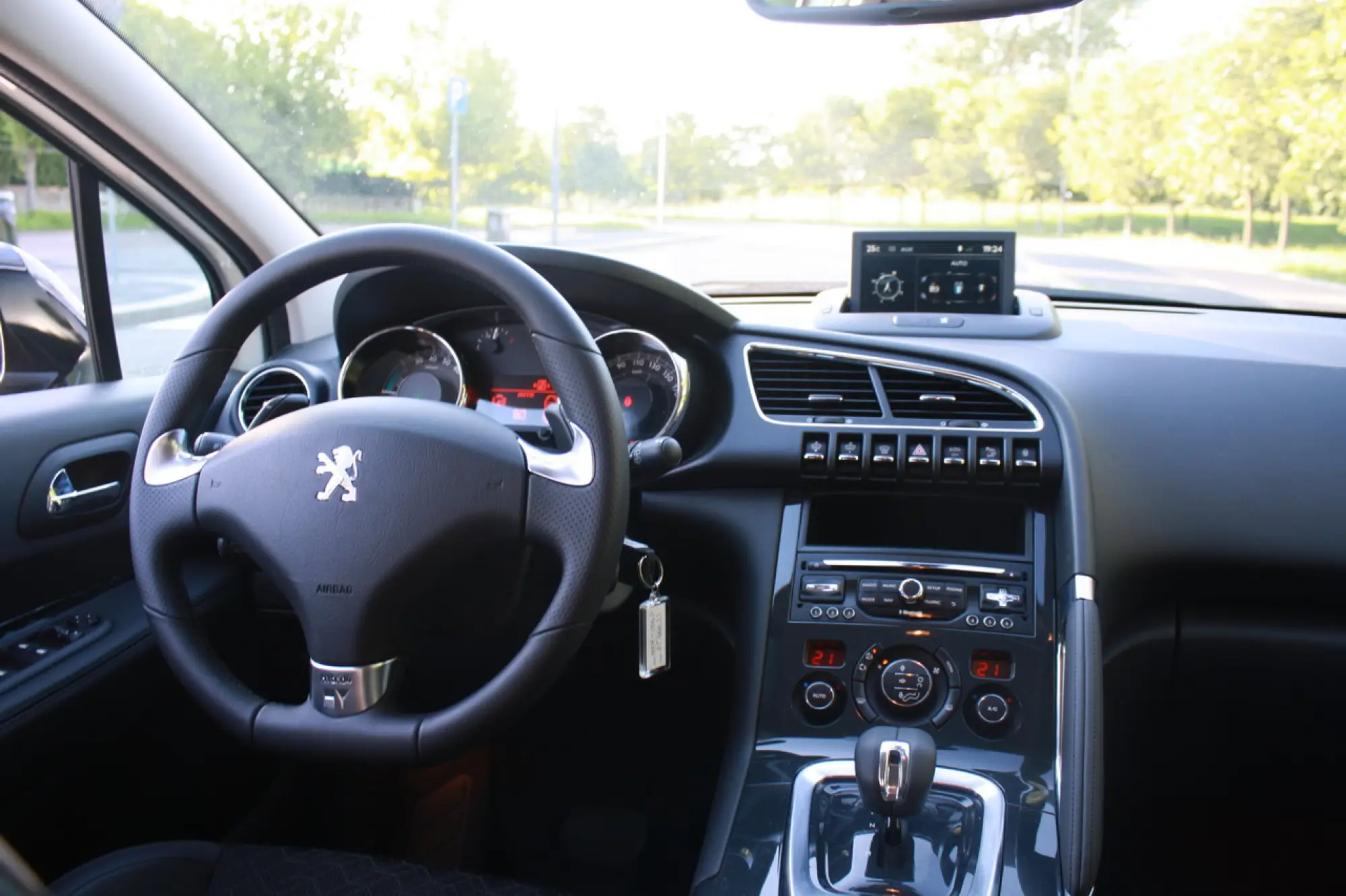 Peugeot 3008 HYbrid4: prova su strada - 52