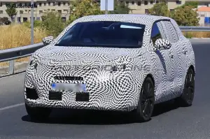 Peugeot 3008 MY 2016 - Foto spia 27-08-2015 - 2
