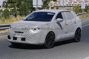 Peugeot 3008 MY 2016 - Foto spia 27-08-2015 - 3