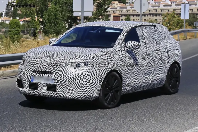 Peugeot 3008 MY 2016 - Foto spia 27-08-2015 - 3