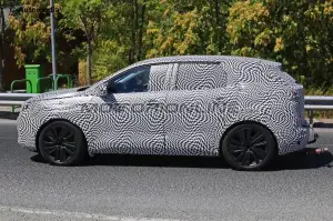 Peugeot 3008 MY 2016 - Foto spia 27-08-2015 - 4