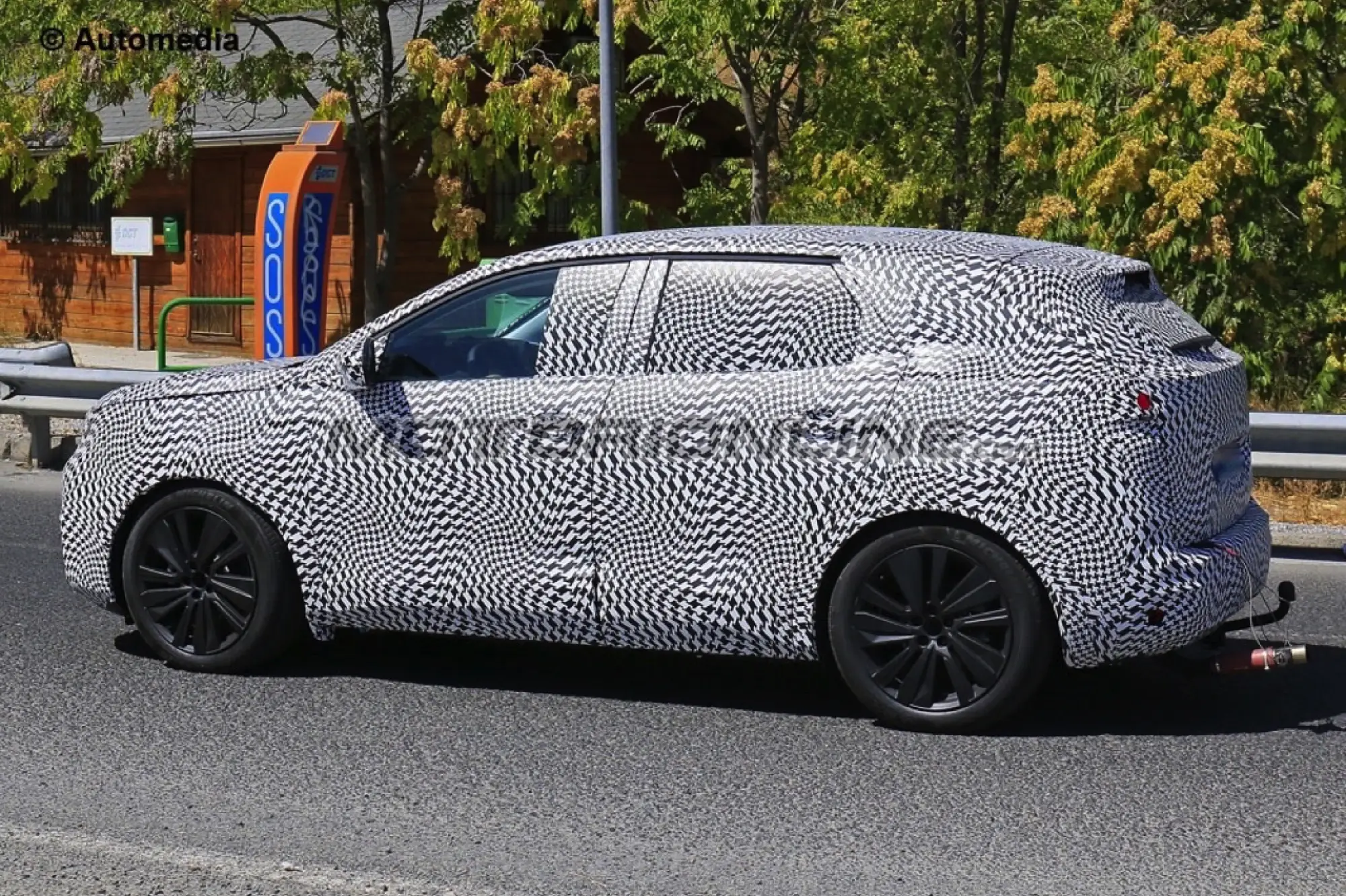 Peugeot 3008 MY 2016 - Foto spia 27-08-2015 - 5
