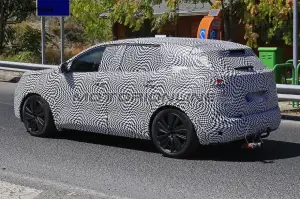 Peugeot 3008 MY 2016 - Foto spia 27-08-2015 - 6