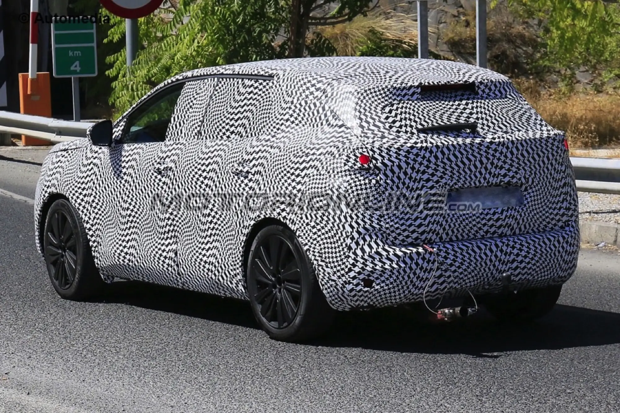 Peugeot 3008 MY 2016 - Foto spia 27-08-2015 - 7