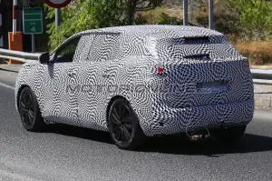 Peugeot 3008 MY 2016 - Foto spia 27-08-2015 - 7