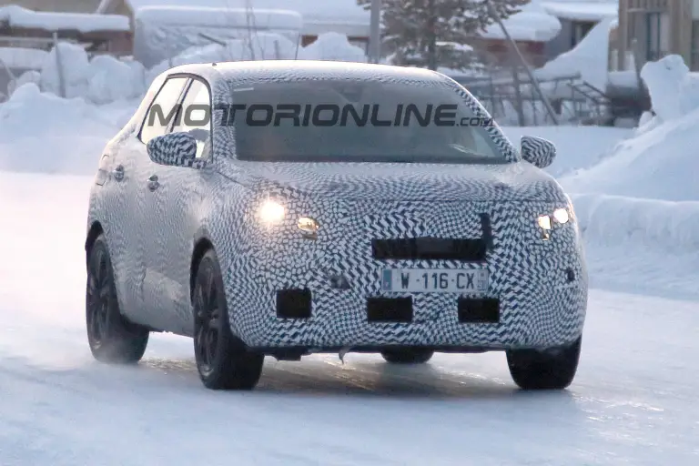 Peugeot 3008 MY 2017 - Foto spia 22-01-2016 - 1