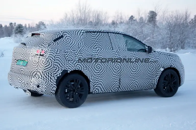 Peugeot 3008 MY 2017 - Foto spia 22-01-2016 - 6