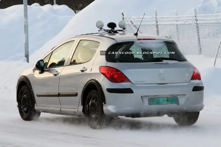 Peugeot 301 - Foto spia 27-01-2012 - 6