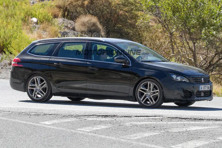 Peugeot 308 2017 - Foto spia 20-09-2016 - 11