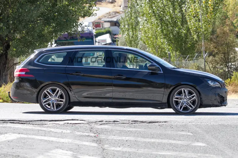 Peugeot 308 2017 - Foto spia 20-09-2016 - 12