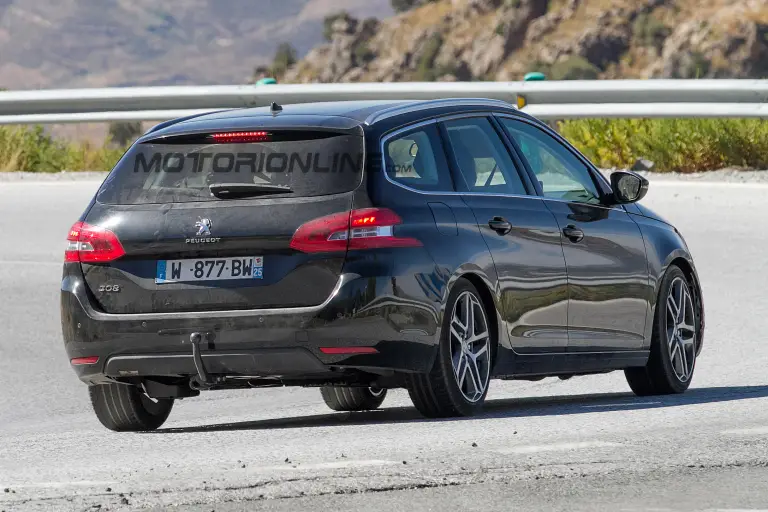Peugeot 308 2017 - Foto spia 20-09-2016 - 15