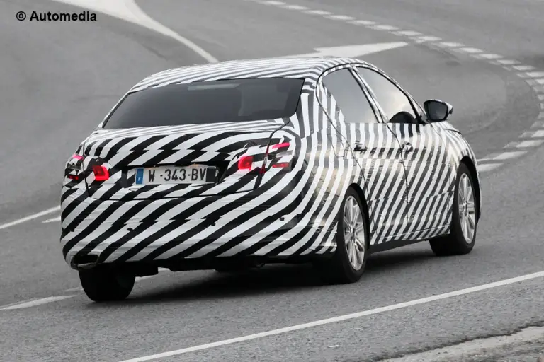 Peugeot 308 berlina - Foto spia 19-09-2013 - 5