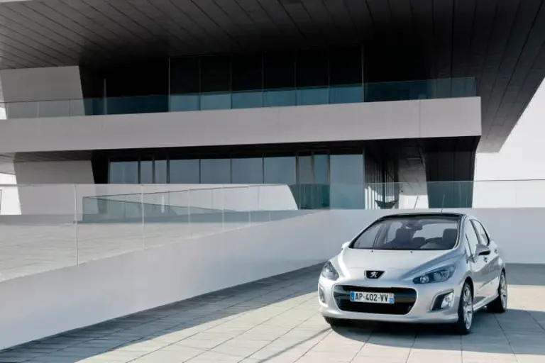 Peugeot 308 facelift 2011 - 12