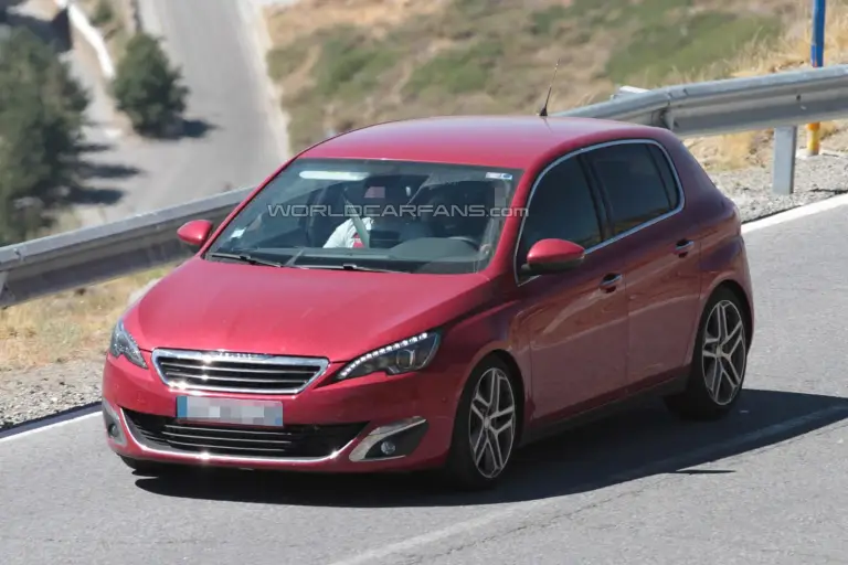 Peugeot 308 GTI - foto spia (agosto 2014) - 1