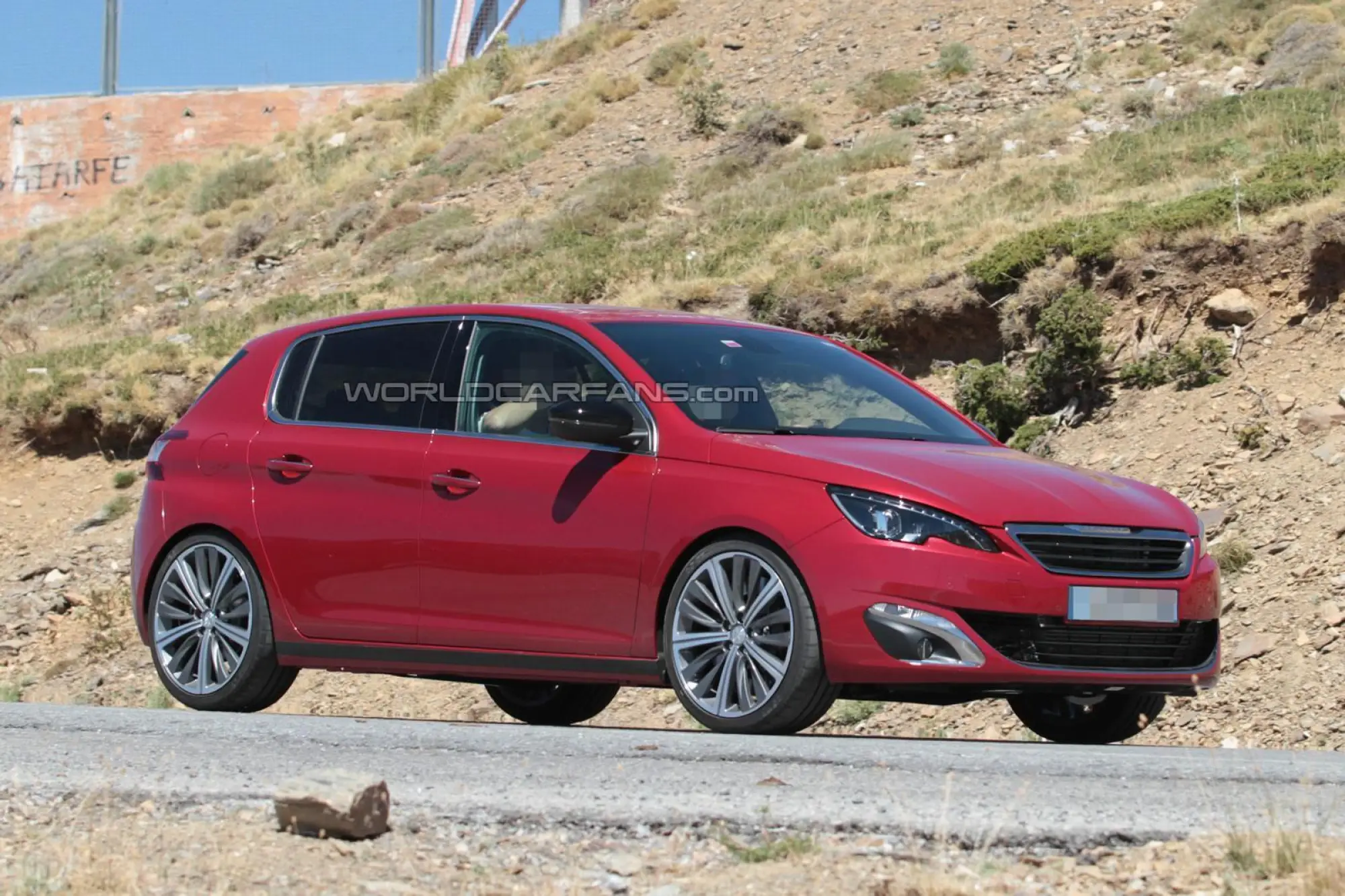 Peugeot 308 GTI - foto spia (agosto 2014) - 6